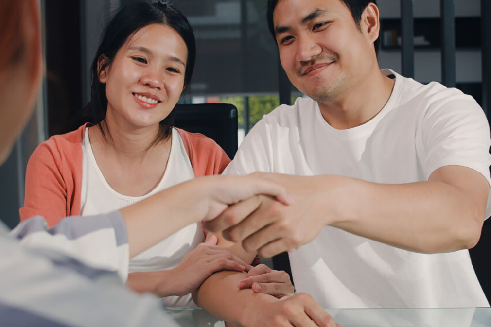 Korean professor in Singapore buys condo in Vancouver